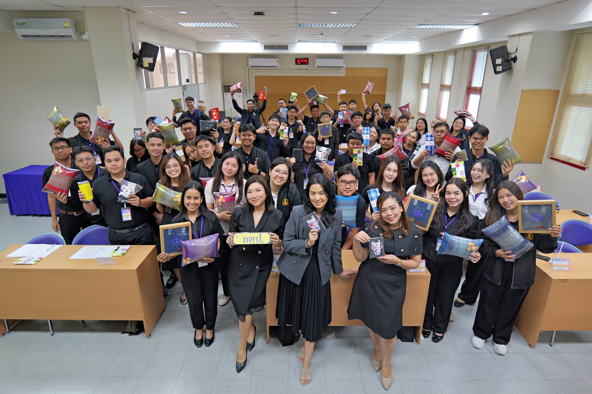 เปิดโลกงานต่างประเทศ! ผอ.กองการต่างประเทศ นำทีมแชร์ประสบการณ์งานสื่อระดับสากล พร้อมเสริมทักษะภาษาอังกฤษแก่ข้าราชการใหม่กรมประชาสัมพันธ์